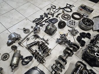 Díly motoru pro Suzuki GSXR 750 Srad gsxr750 - 10