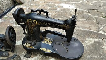 sbírka šicích strojů - 10
