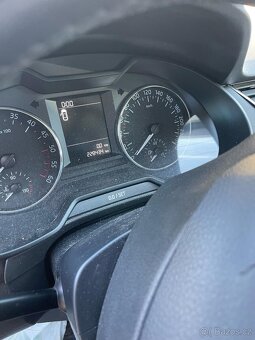 Škoda Octavia 1.6TDi 77kw, r.10/2014, klima - 10