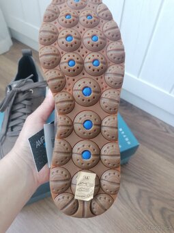 Nové dámské boty Geox - 10
