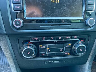 VW GOLF VI 2.0TDi 9/2010 ALU, KLIMA, NAVI, 6.RYCHL, L+Z kola - 10