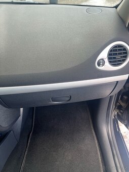 Osobní vůz Renault Clio 1,2 74kW - 10