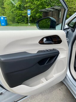 Chrysler Pacifica Limited 3.6 V6 r.v.2023 - 10