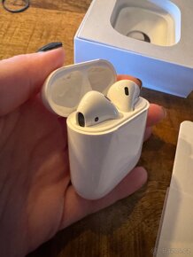 Bezdrátová sluchátka Apple AirPods (2.generace) - 10