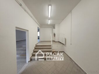 Pronájem kanceláří s výměrou 78m2 se dvěma výlohami a dvěma  - 10