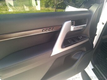 TOYOTA LANDCRUISER 200 V8 DIESEL Model 2021 R. V. 1O/2020 - 10