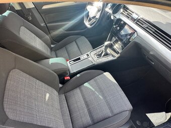 VW Passat B8 variant 2.0tdi 110kw 8/2022 Business LED KAM - 10