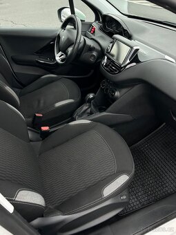 Peugeot 208 - 10