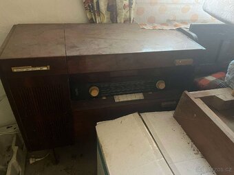 Rádio s gramofonem a pár drobností - 10