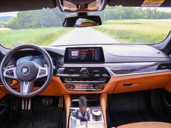 BMW Řada 5 4,4 M550i xDrive 390kW CZ DPH (2020) - 10