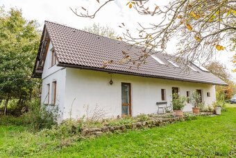 Sebestačný vidiecky statoks viacerými stavbami - 10