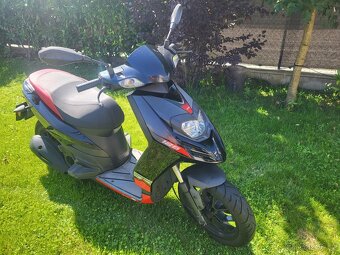 Aprilia SR Motard 125 - 10