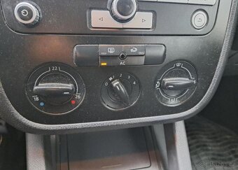 Volkswagen Golf 1,9 TDI nafta manuál 77 kw - 10