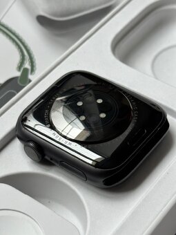 Apple Watch 6 44mm Space Gray Aluminium Case - 10