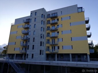 Pronájem novostavby bytu 1+kk se šatnou 36 m² - 10
