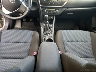 Toyota Corolla Auris 1.6 benzín 97 kw 2013 - 10