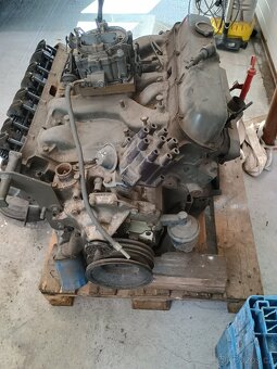 Cadillac 500cui,8,2 V8 motor a převodovka - 10