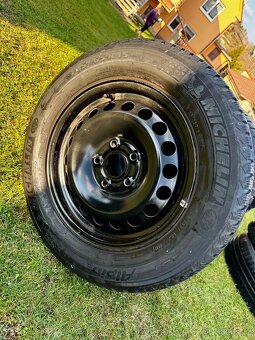 Plecháče z Golfa roztec 5x112 + R15 Michelin Alpin - 10