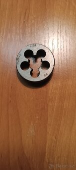 ZÁVITNÍKY A OČKA TRUBKOVÉ G - 10
