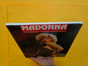 Madonna - nový ilustrovaný životopis od Debbi Voller - 10