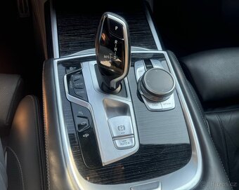 BMW 730d M-Paket xDrive I.majitel CZ rok 2022 záruka 5/2025 - 10