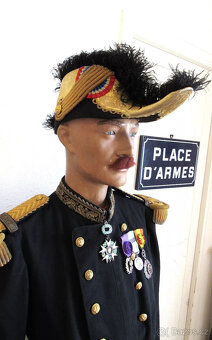 LOT UNIFORME BICORNE GRANDE TENUE Mle 1872 GENERÁLNÍ DŮSTOJN - 10
