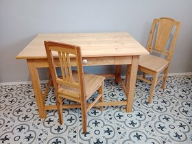 Starý smrkový stůl s trnoží po renovaci - 10