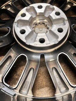 6x129.7 R20 Dodge RAM 1500 5Gen. 2022 Originál Alu - TOP - 10