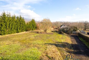 Prodej stavebního pozemku 1738 m2 - 10