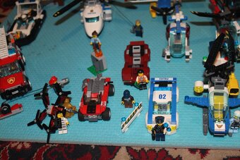 LEGO - 10