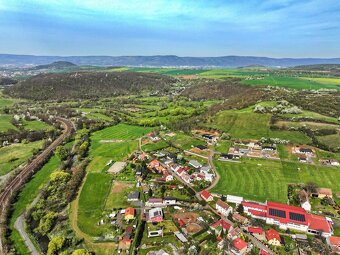 Prodej stavební parcely se základovou deskou a lesem ve Rty - 10