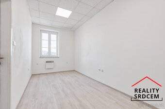 Pronájem zrekonstruovaného bytu 3+kk s pracovnou, 82 m2, ul. - 10