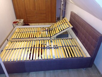 Manželská postel + noční stolky a komoda - 10