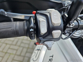 Triumph Tiger 800 XRX ABS - 10