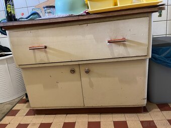 Starožitný nábytek - 10