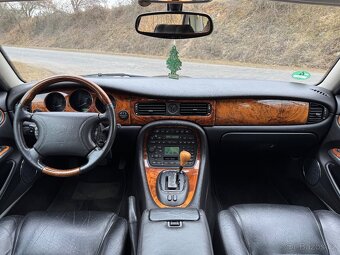 Jaguar XJ 4.0 V8 Sovereign - 10