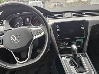 VW Passat Combi r. 3/23 110kW 2.0nafta DSG - 10