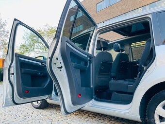 Volkswagen Touran 2.0TDI 103KW MANUÁL LED VÝHŘEV SERVISKA - 10