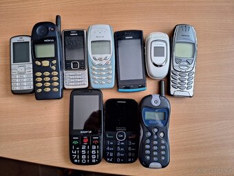 prodám mobily a příslušensti - 10