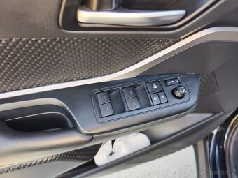 Toyota C-HR 1.8 Hybrid E-CVT rok 2021 - 10