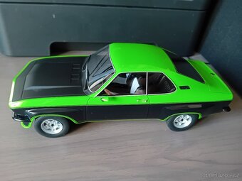Jaguar XJ 4.2C a Opel Manta TE 2800 Green & Black 1:18 BoS - 10