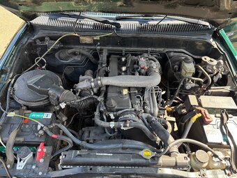 Toyota Hilux 2.5 D4D - 10