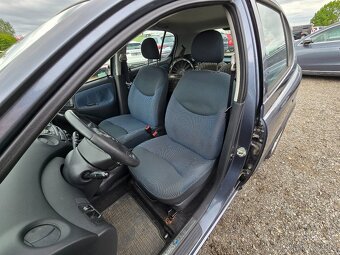 Toyota Yaris 1.0 – STK do 05/2027, sada zimních pneu s disky - 10