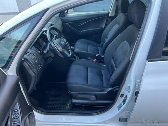 HYUNDAI ix20 1.4i 66 KW 1.MAJ.PDC VYHŘ.SED.2x KOLA 49000km - 10