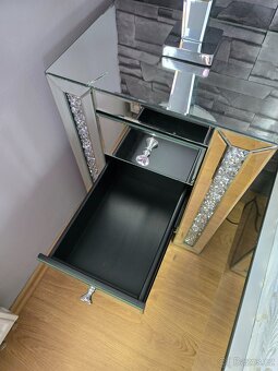 Luxusní zrcadlová manželská postel s křišťálovými detaily - 10