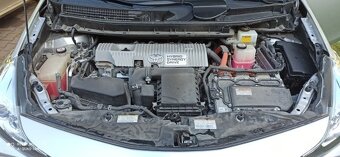 Toyota Prius V hybrid 2017 - 10