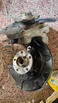 přední těhlice Škoda 5Q0 407 257 A - 5Q0 407 258 A - 10