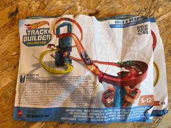 Hot Wheels track builder motorizovaný set + něco navíc - 10