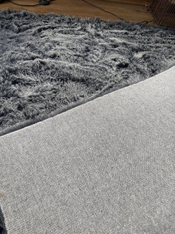 Dva kožešinové koberce 166x236cm a 61x120cm - 10