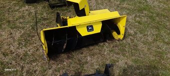 Komunalni traktor John Deere - 10